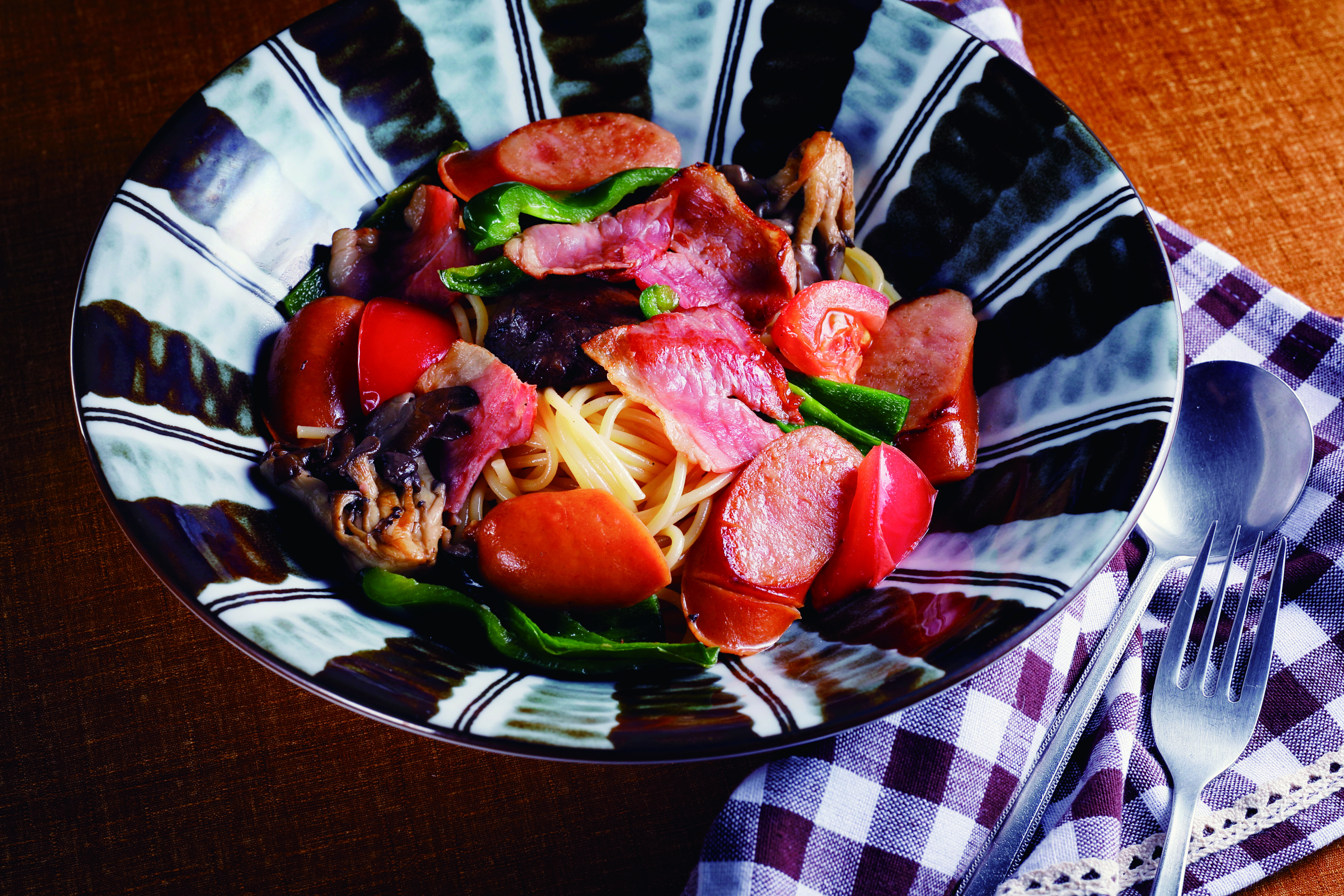 パスタ　壁の穴